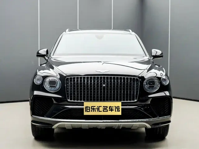 Bentley Bentayga — Фото автомобиля 2
