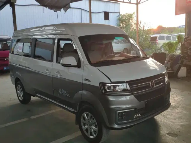 Jinbei New Hiace S — Фото автомобиля 3