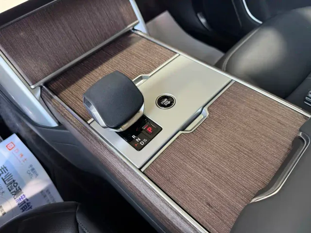 Land Rover Range Rover — Фото автомобиля 24