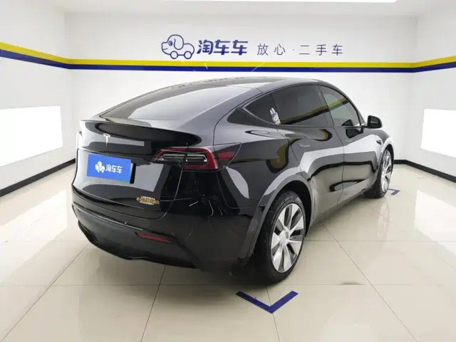 Tesla Model Y — Фото автомобиля 3
