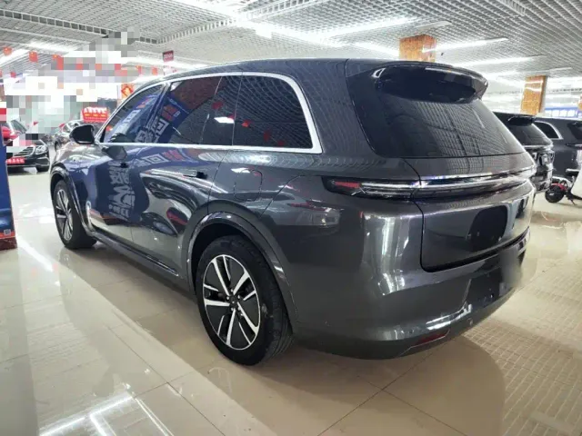 Li Auto L8 — Фото автомобиля 4