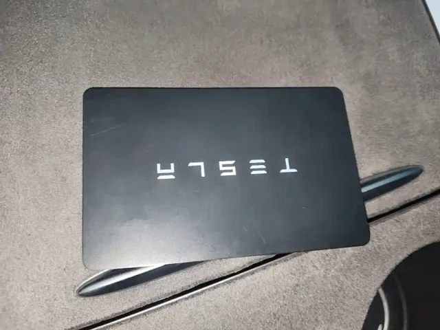 Tesla Model 3 — Фото автомобиля 8