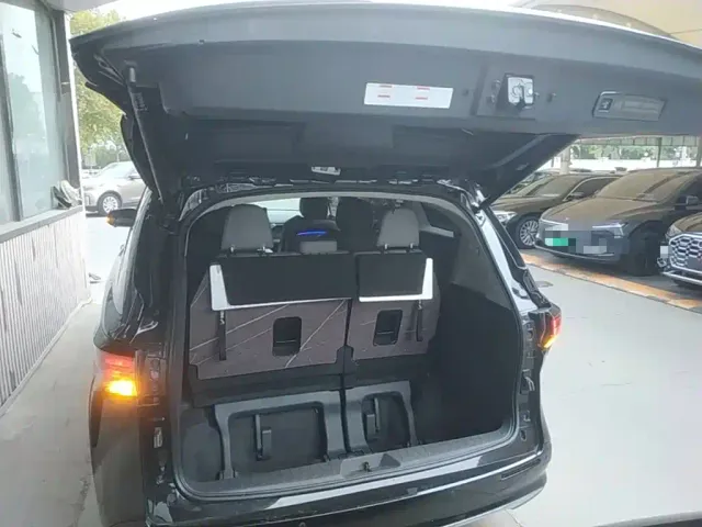Toyota Sienna — Фото автомобиля 18