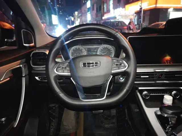 Geely Binyue — Фото автомобиля 6