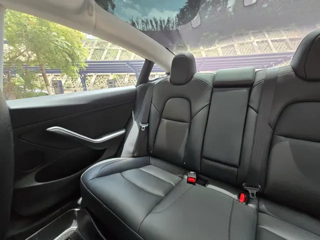 Tesla Model 3 — Фото автомобиля 13
