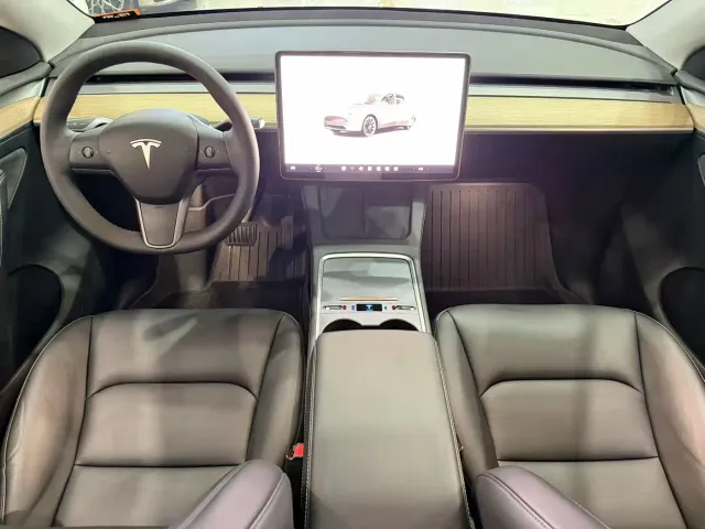 Tesla Model Y — Фото автомобиля 8