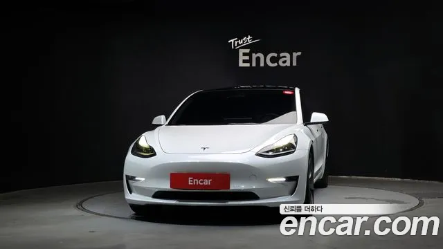 Tesla Model 3 — Фото автомобиля 3