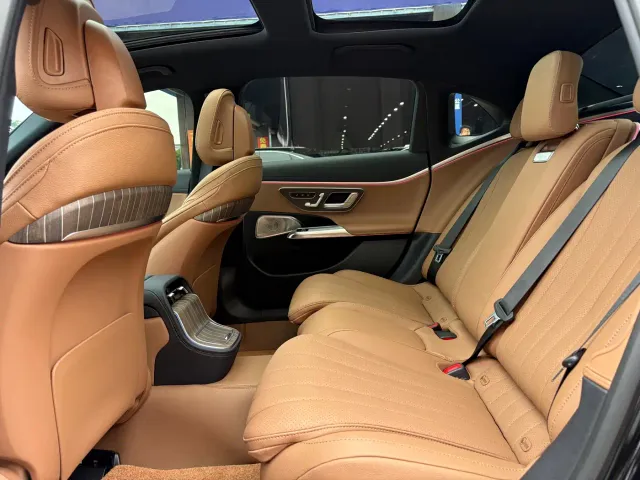 Mercedes-Benz E-Class — Фото автомобиля 16