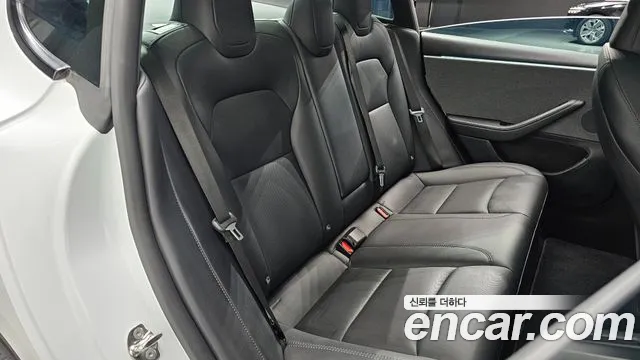Tesla Model 3 — Фото автомобиля 17