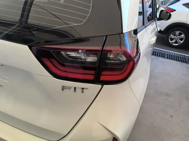 Honda Fit — Фото автомобиля 7