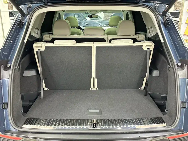 Audi Q6 — Фото автомобиля 8