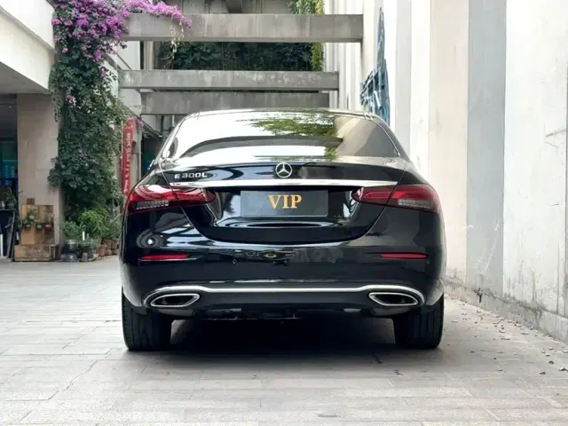 Mercedes-Benz E-Class — Фото автомобиля 7