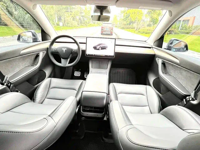 Tesla Model Y — Фото автомобиля 6