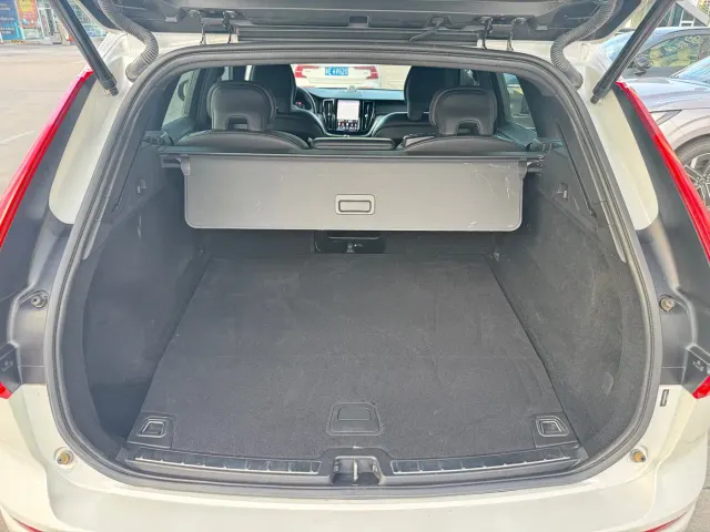 Volvo XC60 — Фото автомобиля 9