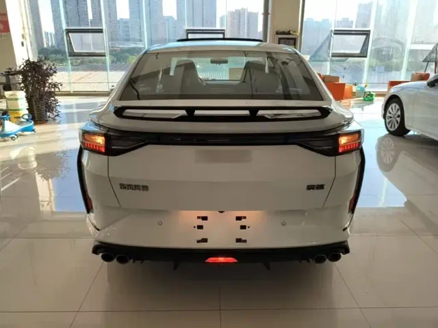 Dongfeng Yixuan — Фото автомобиля 5