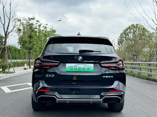 BMW iX3 — Фото автомобиля 6