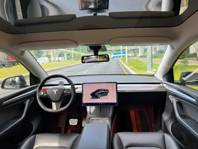 Tesla Model Y — Фото автомобиля 14