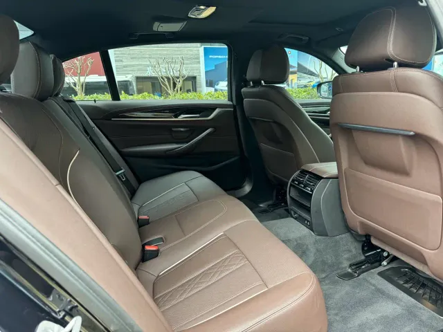 BMW 5 Series — Фото автомобиля 9