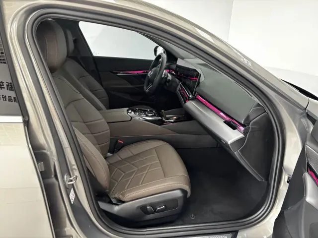 BMW 5 Series — Фото автомобиля 25