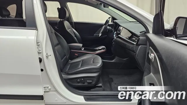 Kia Niro — Фото автомобиля 26