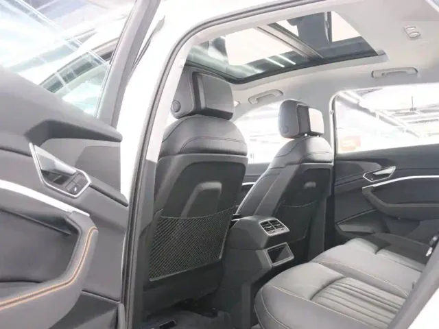 Audi e-tron — Фото автомобиля 15
