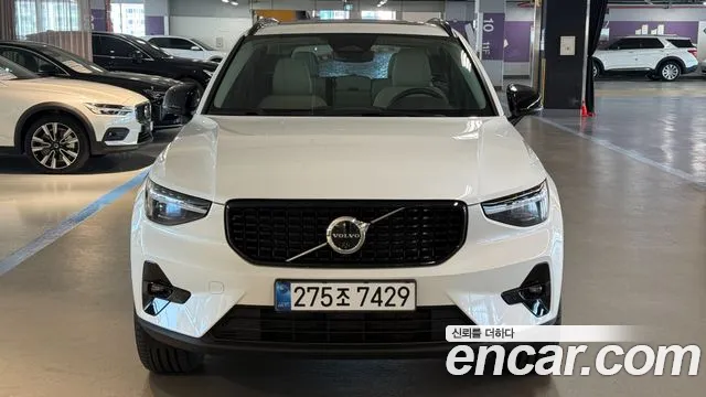 Volvo XC40 — Фото автомобиля 3