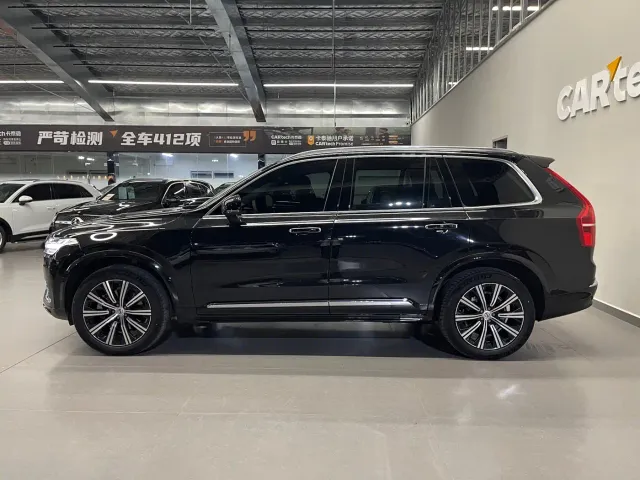 Volvo XC90 — Фото автомобиля 8