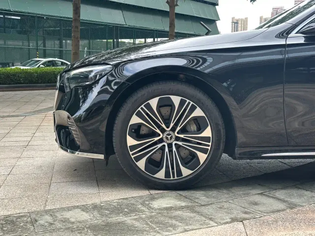 Mercedes-Benz E-Class — Фото автомобиля 5