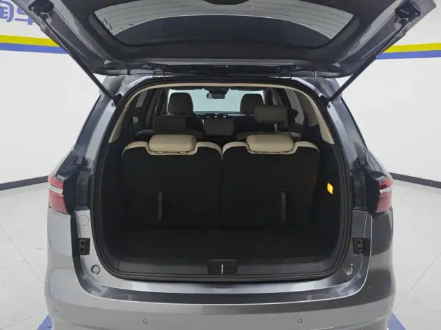 BYD Song MAX — Фото автомобиля 4