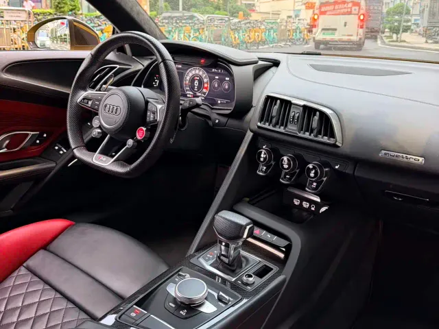 Audi R8 — Фото автомобиля 7