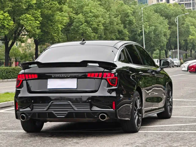 Lynk & Co 03 — Фото автомобиля 8