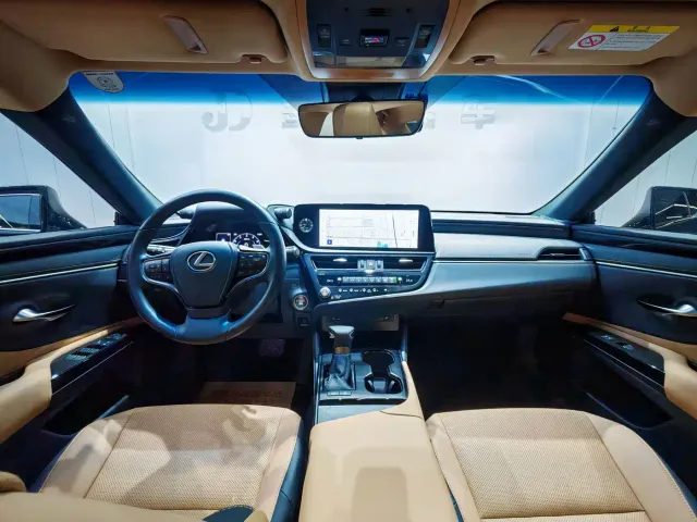 Lexus ES — Фото автомобиля 6