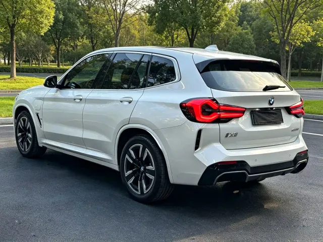 BMW iX3 — Фото автомобиля 4