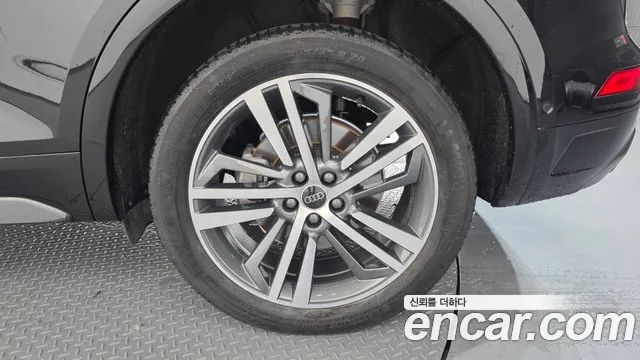 Audi Q5 45 TFSI quattro Premium — Фото автомобиля 15