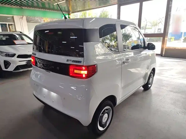 Wuling Hongguang Mini EV — Фото автомобиля 6