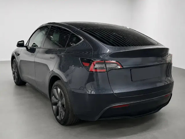 Tesla Model Y — Фото автомобиля 8