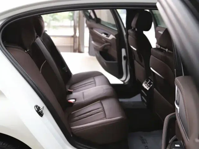 BMW 5 Series — Фото автомобиля 25