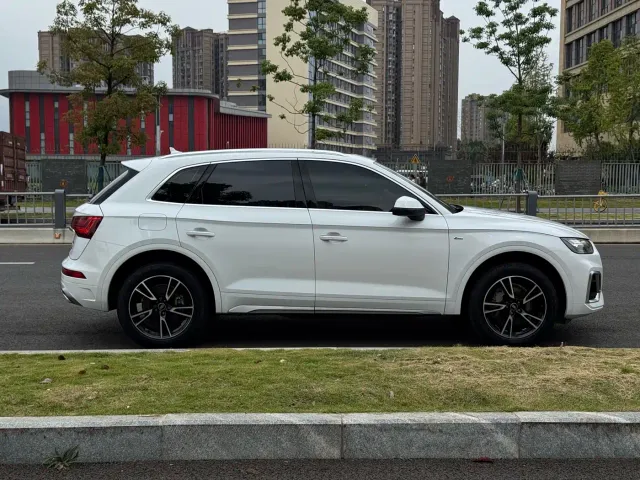 Audi Q5L — Фото автомобиля 16