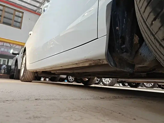 Roewe i5 — Фото автомобиля 20