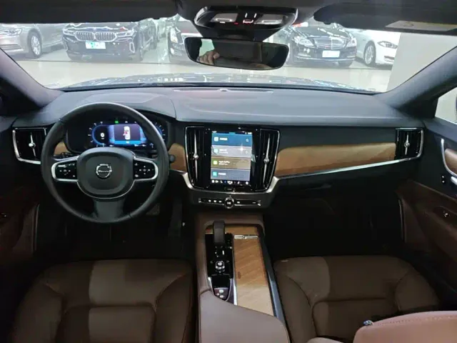 Volvo S90 — Фото автомобиля 9