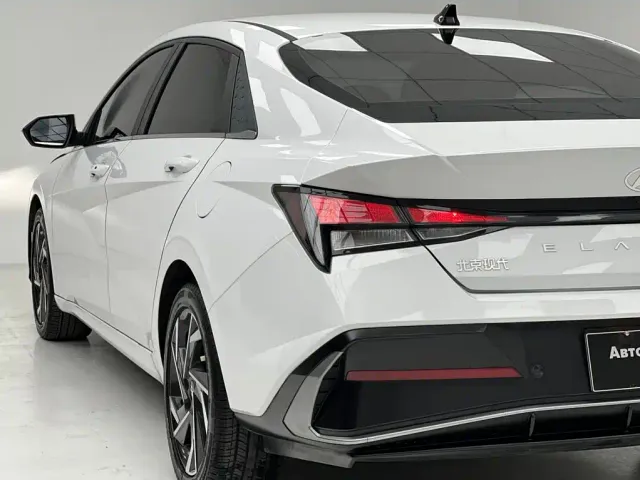 Hyundai Elantra — Фото автомобиля 11