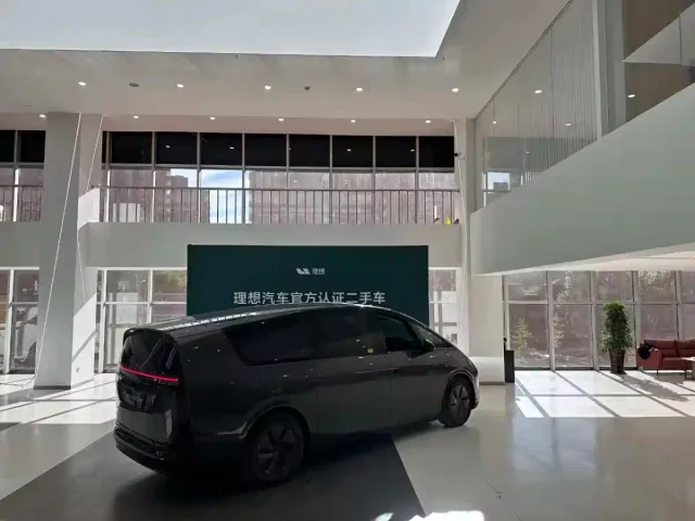 Li Auto MEGA — Фото автомобиля 5