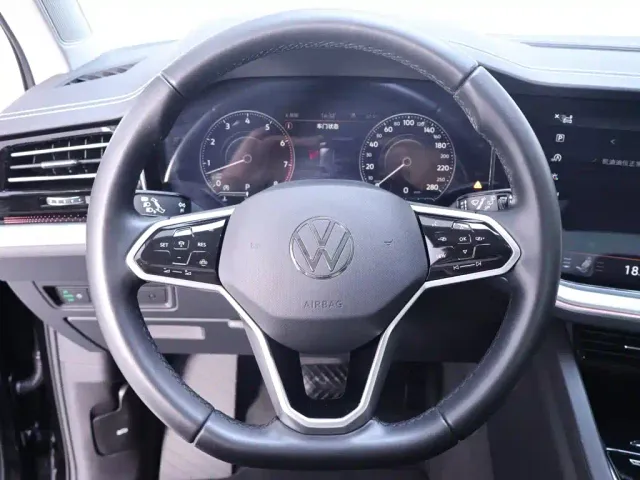 Volkswagen Touareg — Фото автомобиля 16
