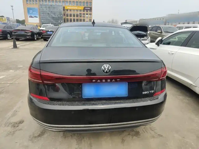 Volkswagen Passat — Фото автомобиля 5