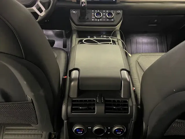 Land Rover Defender — Фото автомобиля 8