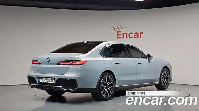 BMW 7-Series 7 серия (G70) 740i sDrive M Sport — Фото автомобиля 2