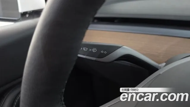 Tesla Model Y — Фото автомобиля 17
