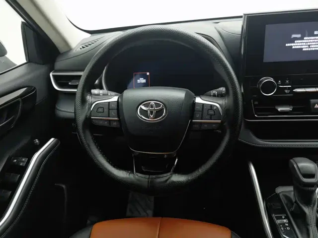 Toyota Highlander — Фото автомобиля 11