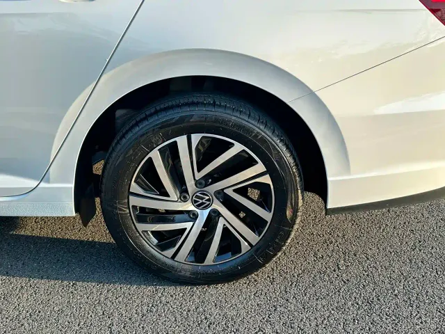 Volkswagen Lavida — Фото автомобиля 12