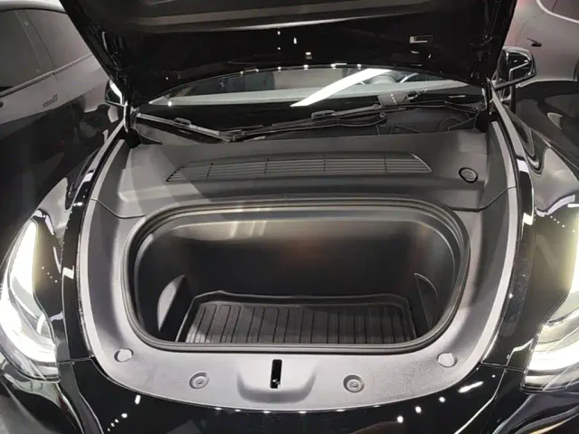 Tesla Model Y — Фото автомобиля 19